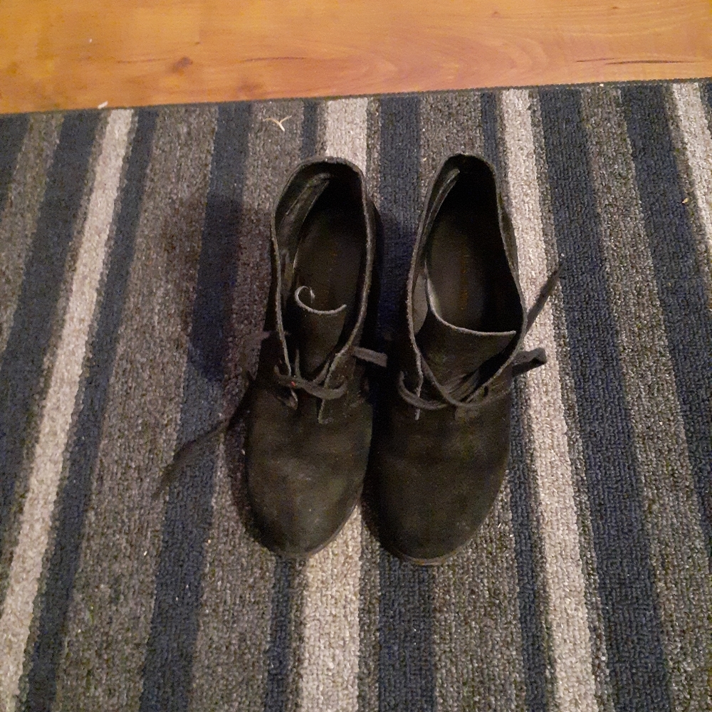 Heels - Picture 3 of 3